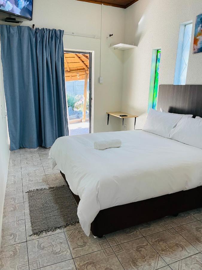 Host Hub Guest House Κέμπτον Παρκ Εξωτερικό φωτογραφία