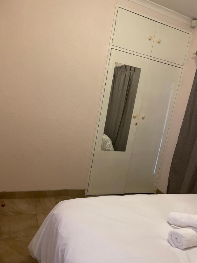 Host Hub Guest House Κέμπτον Παρκ Εξωτερικό φωτογραφία