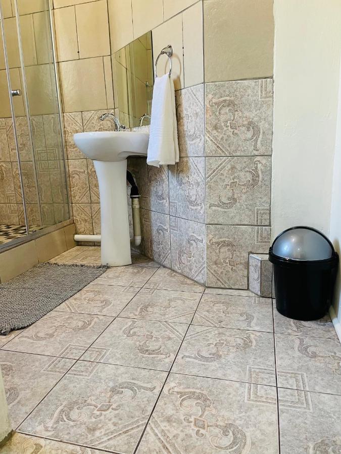 Host Hub Guest House Κέμπτον Παρκ Εξωτερικό φωτογραφία