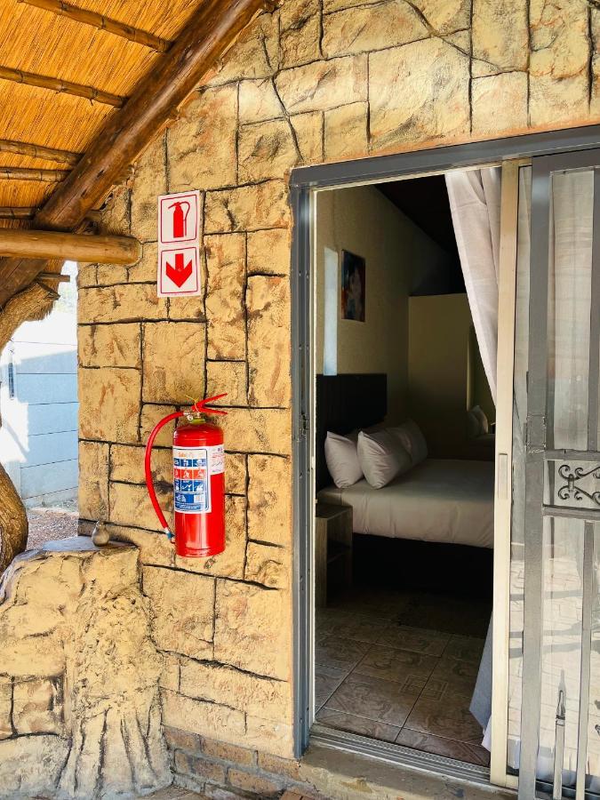 Host Hub Guest House Κέμπτον Παρκ Εξωτερικό φωτογραφία