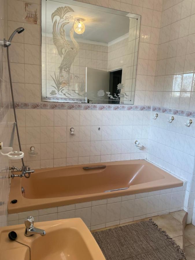 Host Hub Guest House Κέμπτον Παρκ Εξωτερικό φωτογραφία