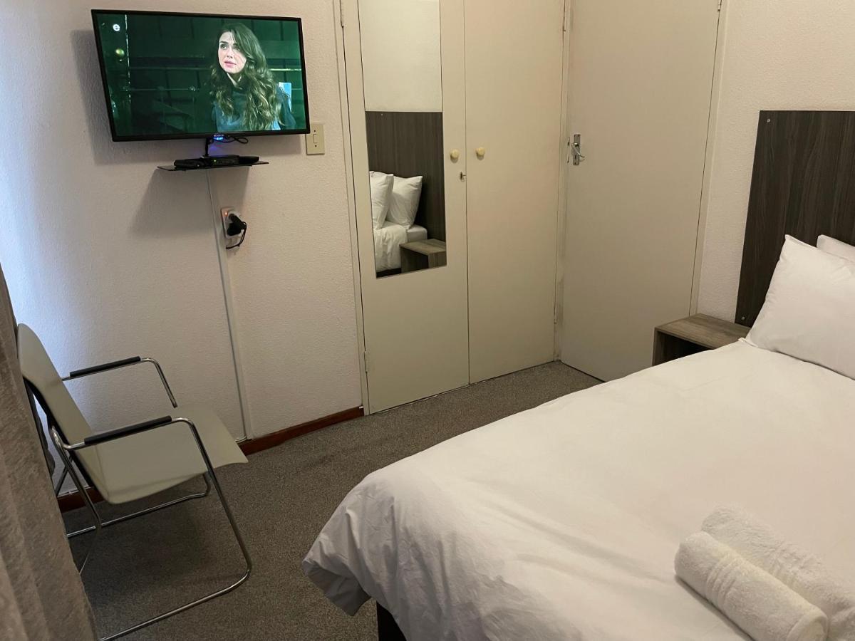 Host Hub Guest House Κέμπτον Παρκ Εξωτερικό φωτογραφία