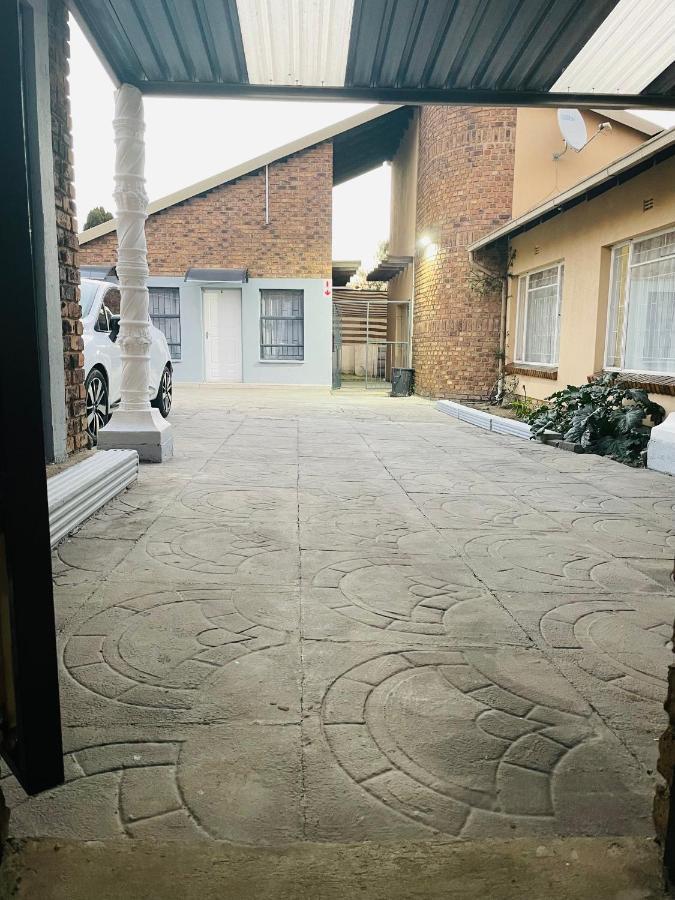 Host Hub Guest House Κέμπτον Παρκ Εξωτερικό φωτογραφία