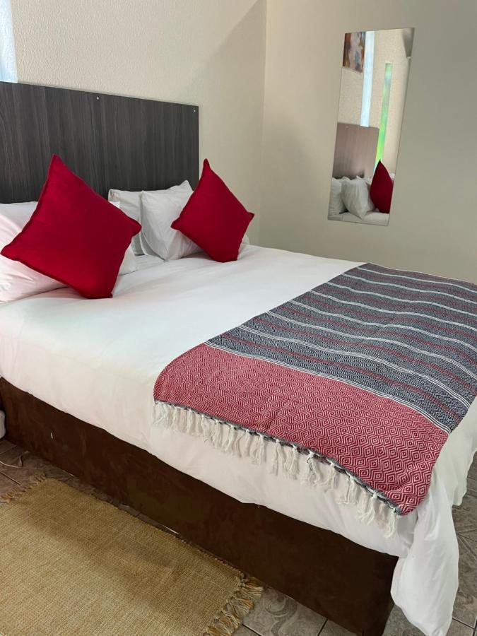 Host Hub Guest House Κέμπτον Παρκ Εξωτερικό φωτογραφία