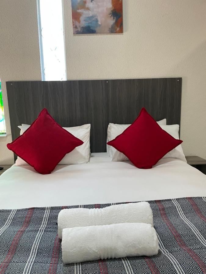 Host Hub Guest House Κέμπτον Παρκ Εξωτερικό φωτογραφία