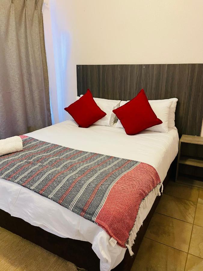 Host Hub Guest House Κέμπτον Παρκ Εξωτερικό φωτογραφία