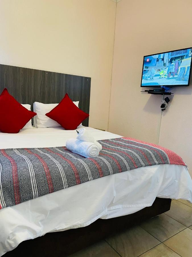 Host Hub Guest House Κέμπτον Παρκ Εξωτερικό φωτογραφία
