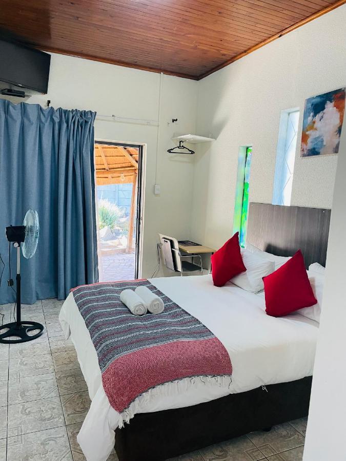 Host Hub Guest House Κέμπτον Παρκ Εξωτερικό φωτογραφία