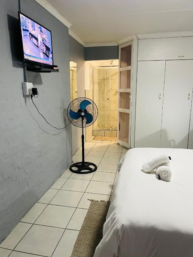 Host Hub Guest House Κέμπτον Παρκ Εξωτερικό φωτογραφία