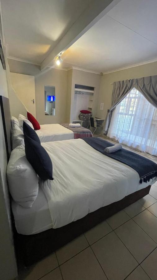 Host Hub Guest House Κέμπτον Παρκ Εξωτερικό φωτογραφία