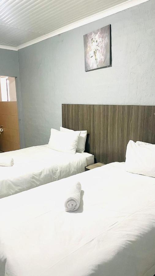 Host Hub Guest House Κέμπτον Παρκ Εξωτερικό φωτογραφία
