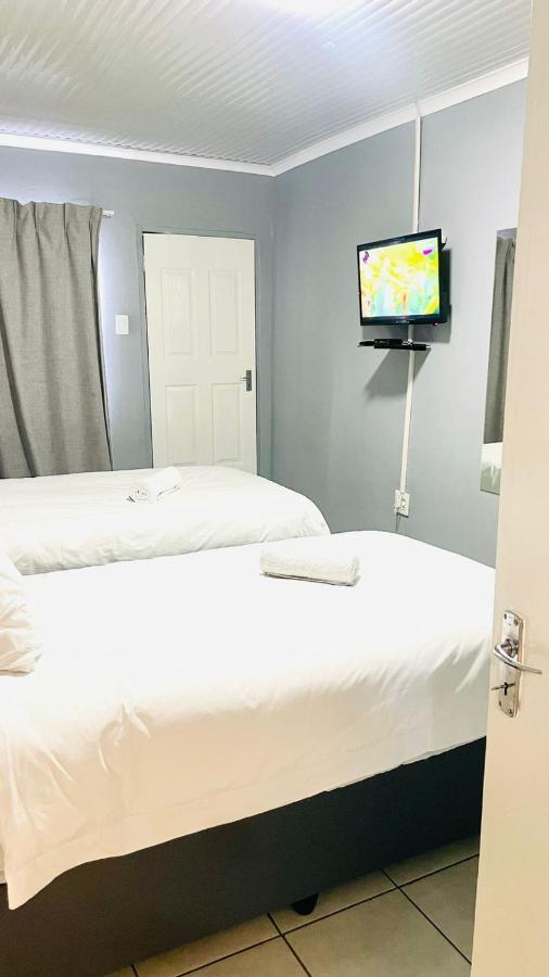 Host Hub Guest House Κέμπτον Παρκ Εξωτερικό φωτογραφία