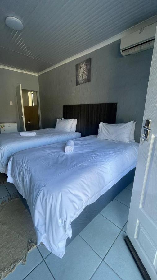 Host Hub Guest House Κέμπτον Παρκ Εξωτερικό φωτογραφία