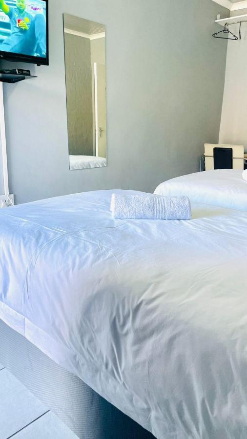 Host Hub Guest House Κέμπτον Παρκ Εξωτερικό φωτογραφία